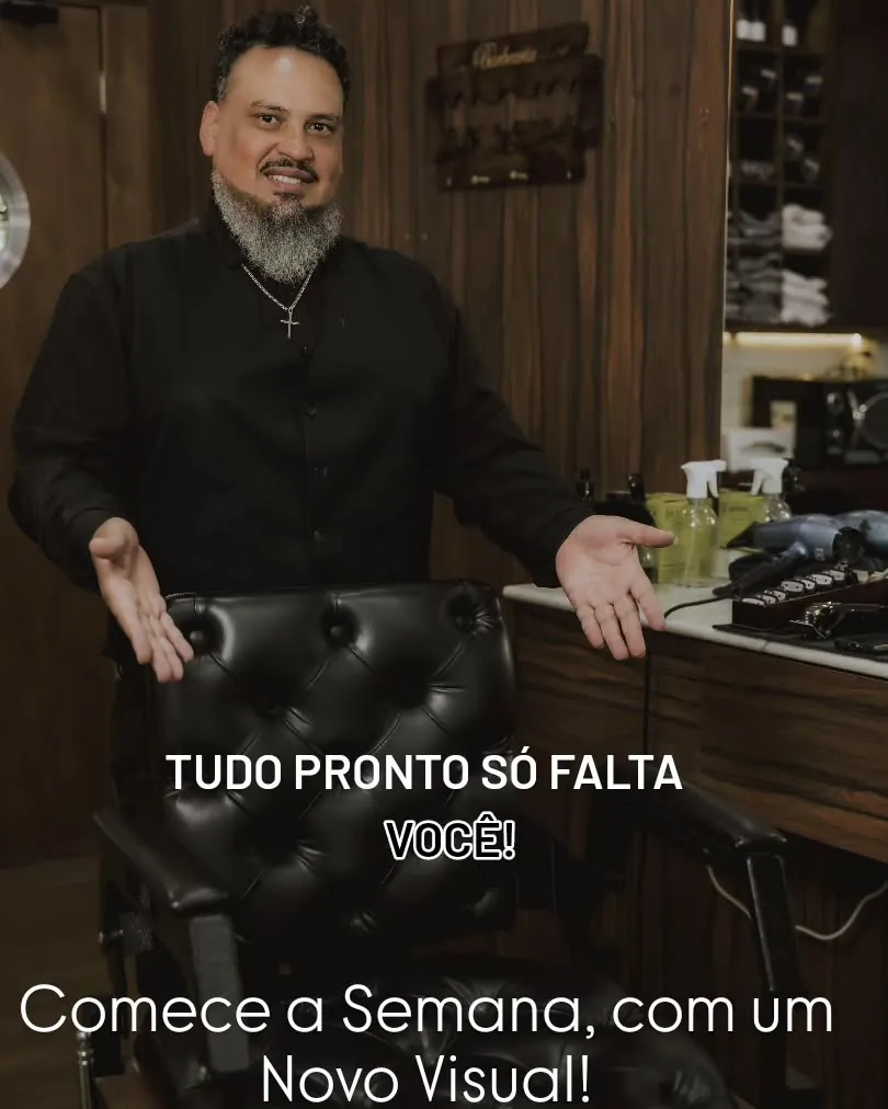 Barbearia do 730 com cadeira de couro e madeira escura